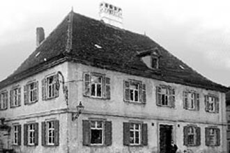 Das Hausbild des Hotel & Brauereigasthof Drei Kronen um die Jahrhundertwende von 1900. | © Frankenhotel Drei Kronen Memmelsdorf GmbH