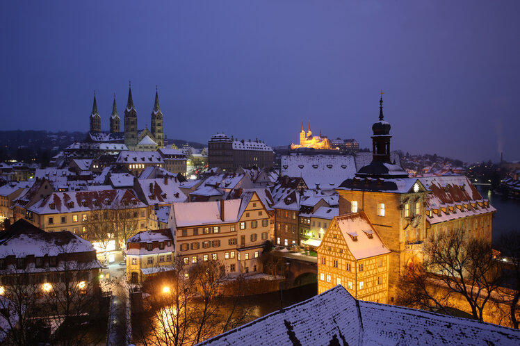 Ein blick über die Dächer der verschneiten Stadt Bamberg | © Bamberg Tourismus