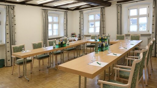 Der Seminarraum Altes Büro von rechts fotografiert. | © Frankenhotel Drei Kronen Memmelsdorf GmbH
